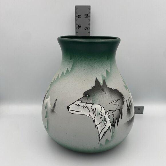 Cedar Mesa Wolf Vase, Vintage Native American Southwest Folk Art Pottery - Picture 7 of 9